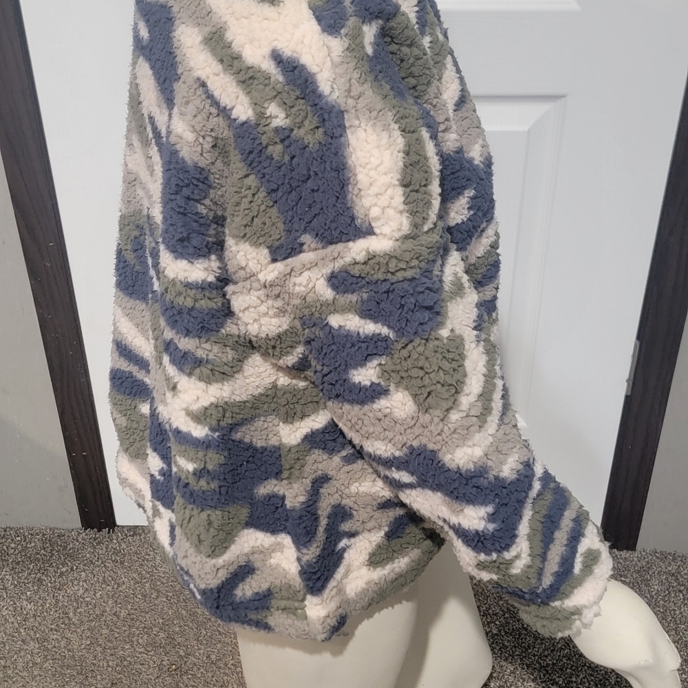 Blue and Green Zip Up Sweater with Camouflage Pattern - Picture 7 of 9